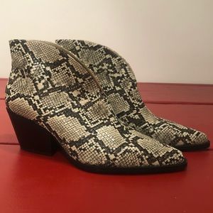 Zara snakeskin boots size 40 unworn